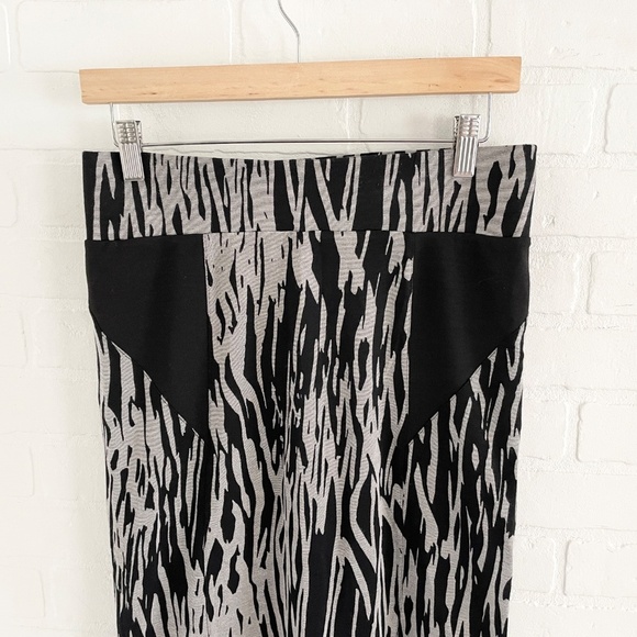 BCBGeneration Pencil Skirt Mobwife Animal print Zebra Y2K Stretch Black Gray L - Picture 5 of 9